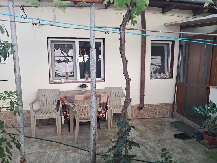 Casă cu 3 camere cu Garaj în Brătianu