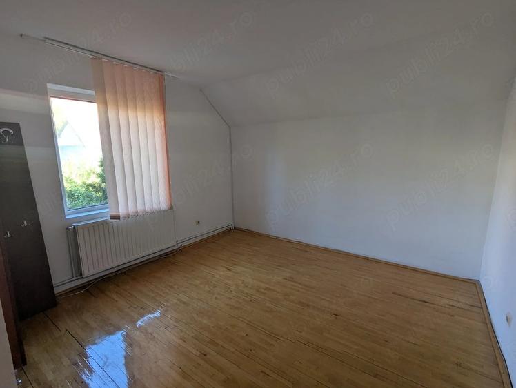 Casă cu 5 camere cu Teren 500 Mp în Aradului