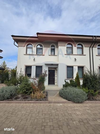 Casă cu 5 camere cu Teren 300 Mp în Ferme