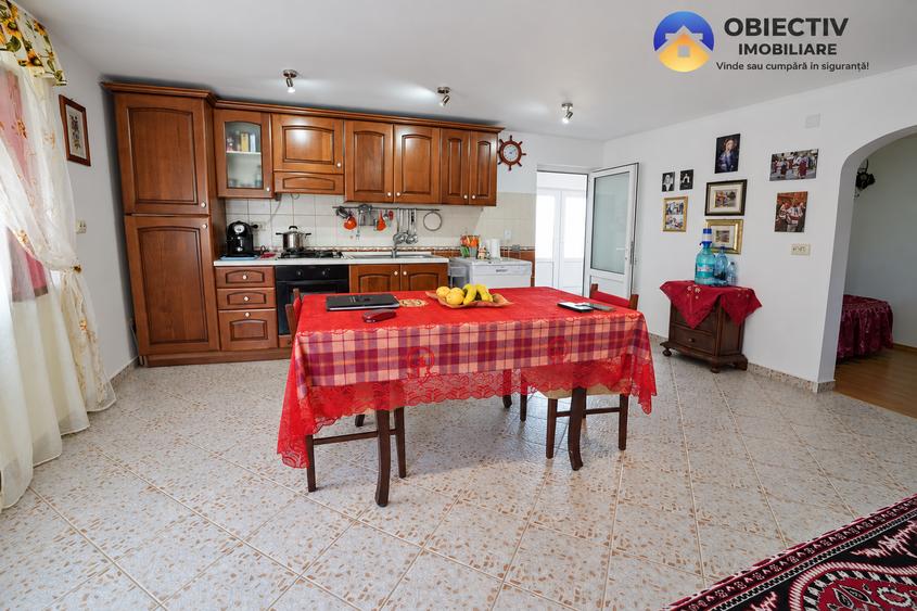 Casă individuală cu 7 camere cu Teren 538 Mp în Central