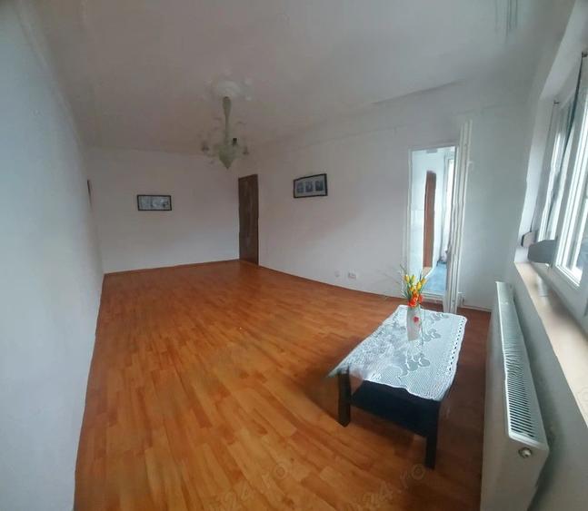 Apartament cu 3 camere decomandat în Micro 21