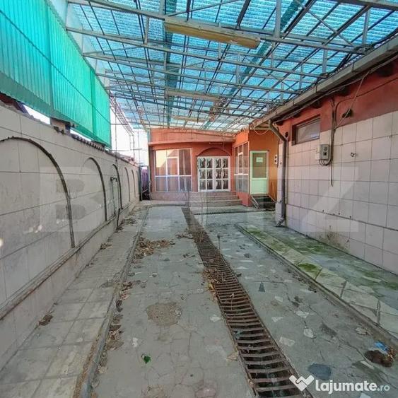 Casa cu 6 camere si garaj pretabil afacere zona Malu Rosu - 11