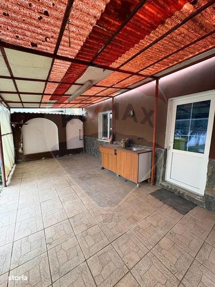 Casă cu 4 camere în Central