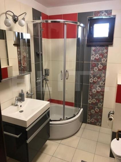 Casă individuală cu 7 camere cu Teren 7500 Mp în Exterior Vest