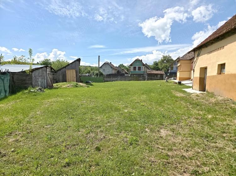 Casă cu Teren 1280 Mp în Alămor