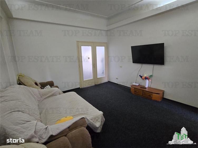 Apartament cu 4 camere decomandat, mobilat în Central