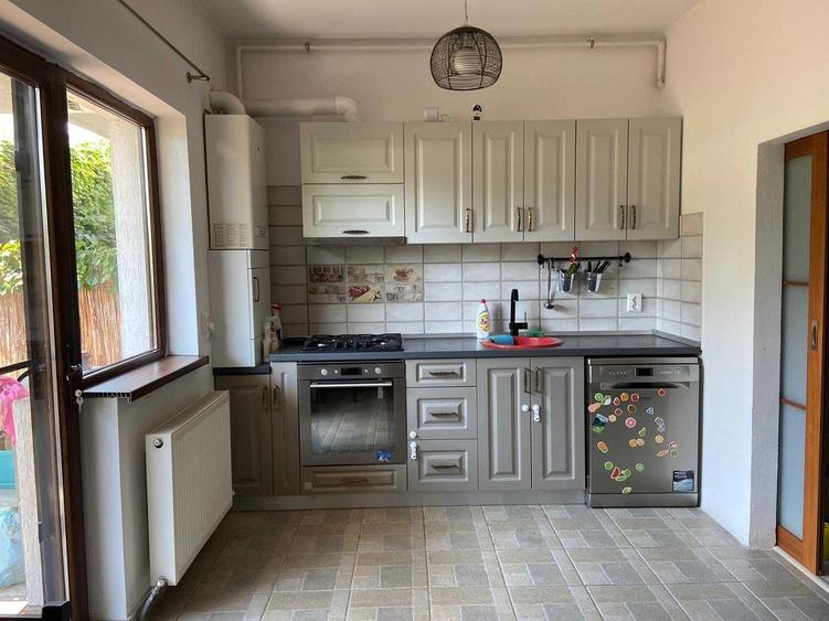 Casă cu 4 camere cu Teren 15 Mp în Central