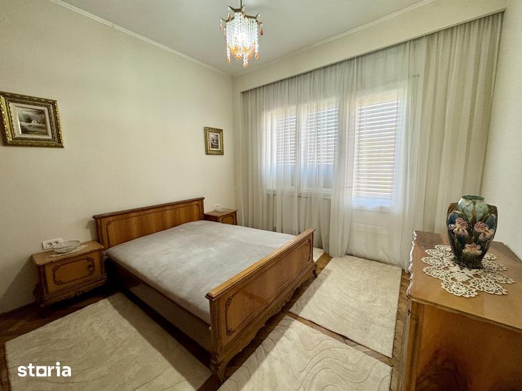 Apartament cu 3 camere decomandat în Boul Roșu
