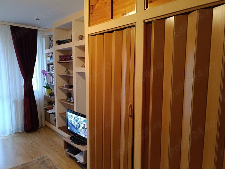 Apartament cu 3 camere decomandat în Câmpina