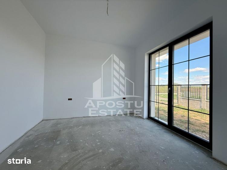 Casă cu 5 camere cu Teren 500 Mp în Ghiroda