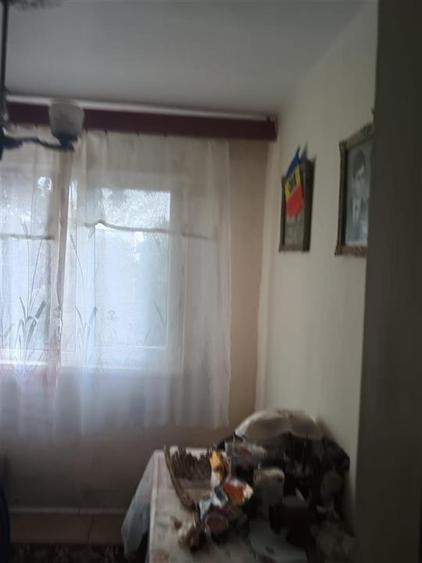 Apartament cu 3 camere semidecomandat în Viziru 1