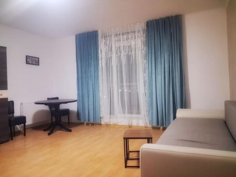 Garsonieră decomandată în Central