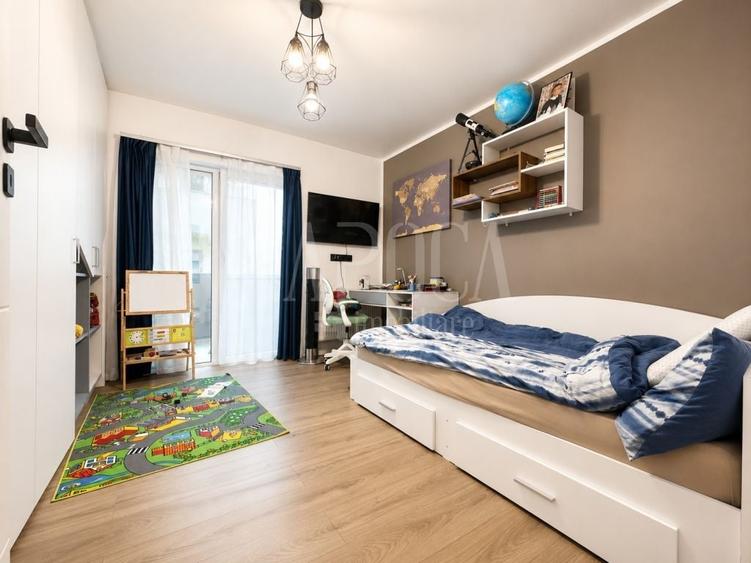 Apartament cu 3 camere semidecomandat în Florești