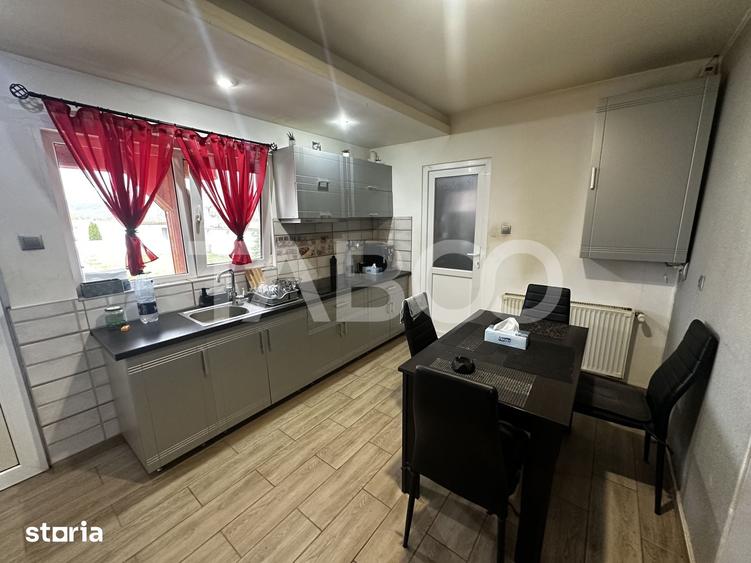 Casă cu 8 camere cu Teren 1195 Mp în Roșia