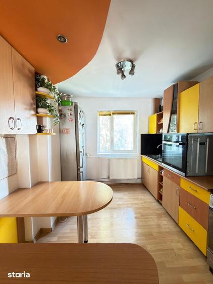 Apartament cu 4 camere în Mărăști