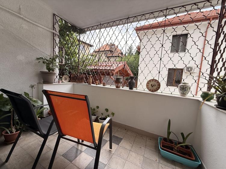 Apartament cu 4 camere semidecomandat în Primăverii