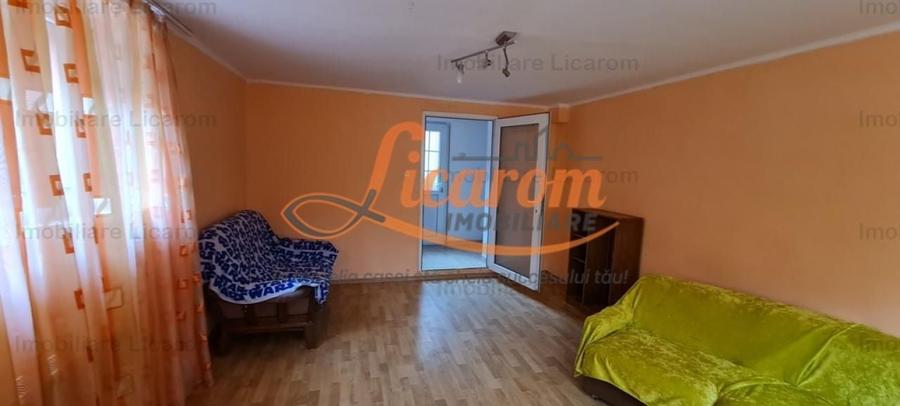 Casă individuală cu 6 camere semidecomandat cu Canalizare în Astra