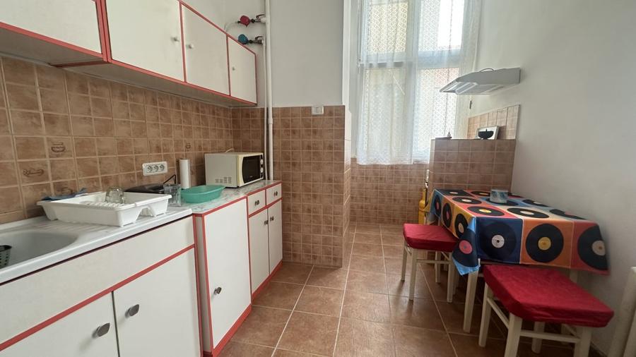 Apartament cu 3 camere semidecomandat, mobilat în Ultracentral