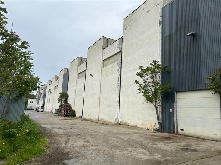 Spațiu industrial, de 1,680 mp, în Central