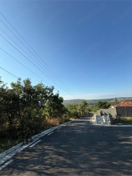 Casa batraneasca si teren in Comarna, iesirea din Chicerea asfalt curent 20 km de iasi - 4