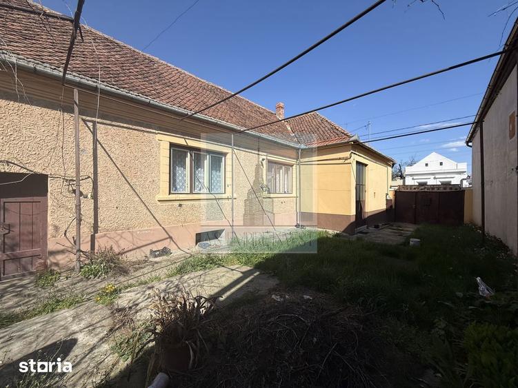 Casă cu 3 camere cu Canalizare în Hălchiu