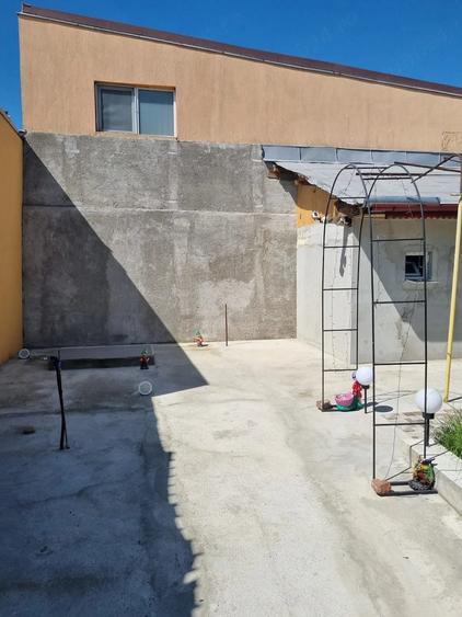 Casă cu 3 camere cu Teren 215 Mp în Rahova