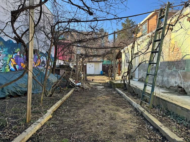 Casă cu 2 camere în Libertății