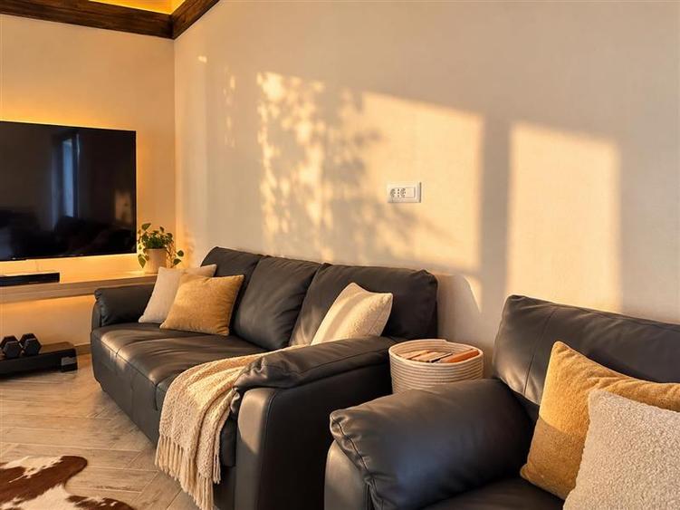 Casă individuală cu 3 camere cu Teren 2216 Mp în Exterior Est