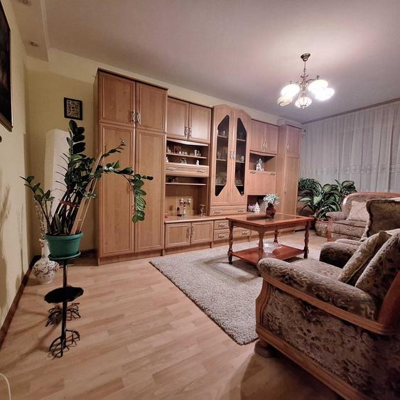 Apartament cu 3 camere decomandat în Crângași