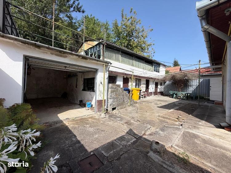 Casă cu 4 camere decomandat în Central