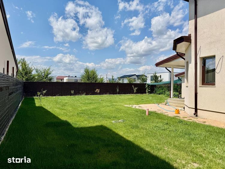 Casă cu 5 camere cu Teren 650 Mp în Odăi