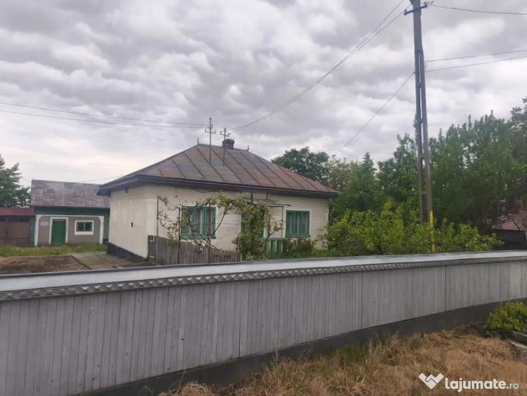 Casă cu 2 camere cu Teren 1600 Mp în Grămești