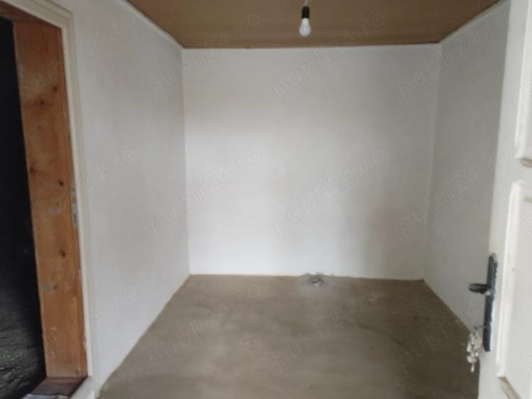 Casă cu 4 camere cu Teren 1600 Mp în Central