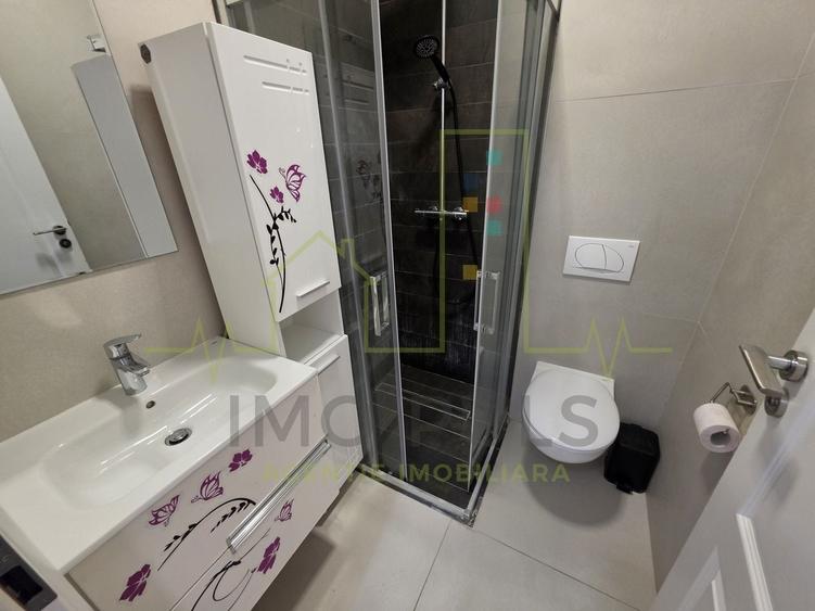 Apartament cu 3 camere semidecomandat în Aradului