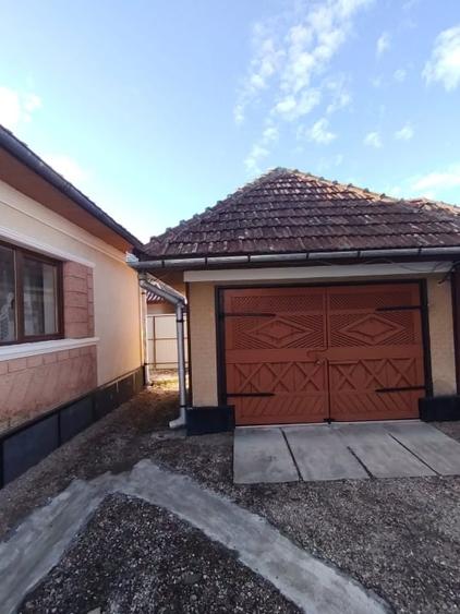 Casă individuală cu 3 camere cu Garaj în Finteușu Mic