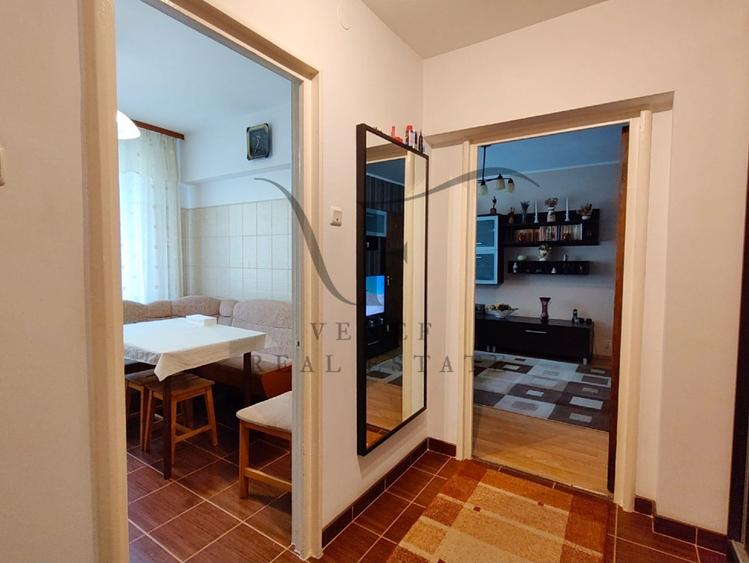Apartament cu 3 camere semidecomandat în Obor
