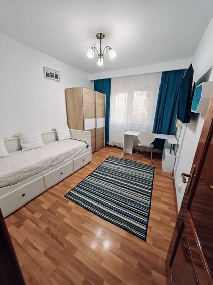 Apartament cu 3 camere decomandat în Exterior Vest