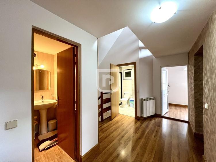 Casă individuală cu 7 camere cu Canalizare în Periferie