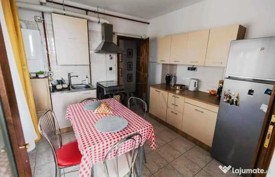 Apartament cu 4 camere decomandat în Central