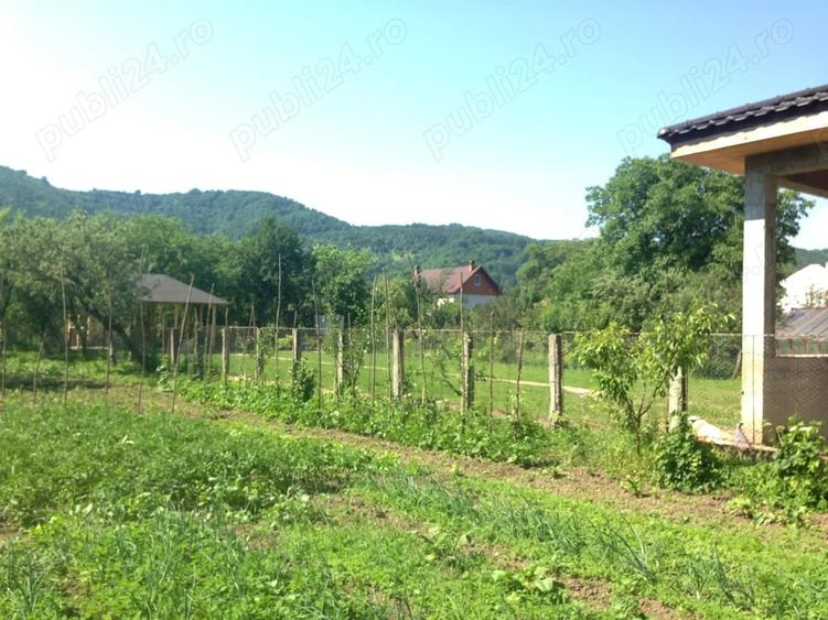 Casă cu 3 camere cu Teren 1477 Mp în Central