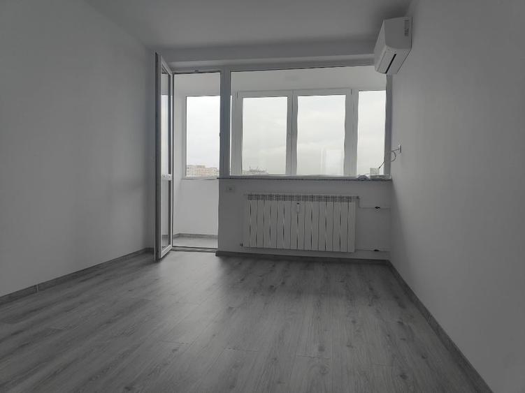 Apartament cu 3 camere semidecomandat în Titan