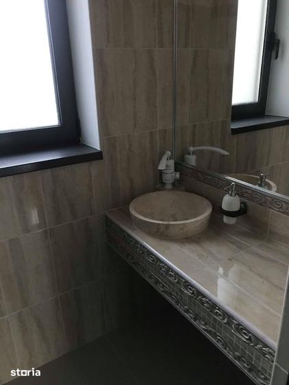 Spațiu comercial, de 210 mp, în Central