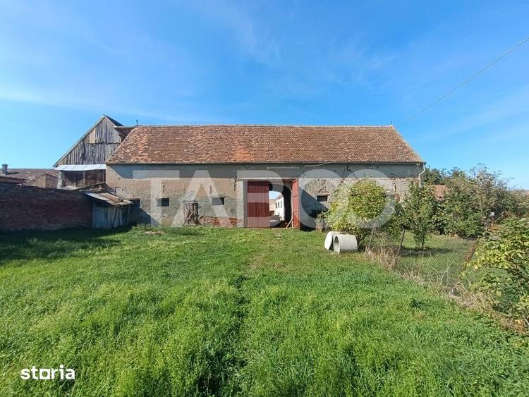 Casă cu 4 camere cu Teren 300 Mp în Roșia