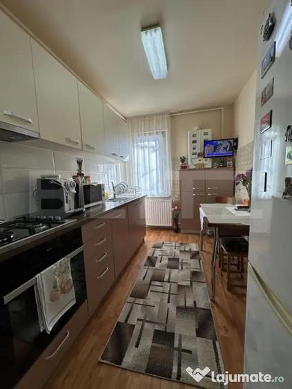 Apartament cu 3 camere decomandat în Tudor