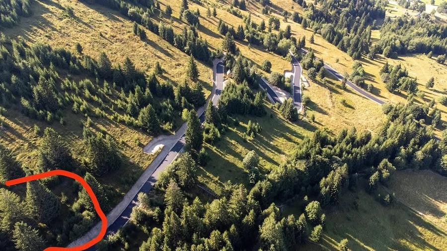 Teren de 3200 mp, în Rogojel