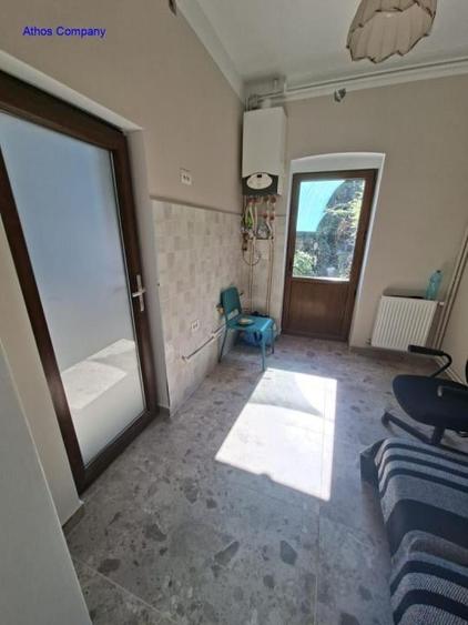 Casă individuală cu 3 camere cu Canalizare în Crângași