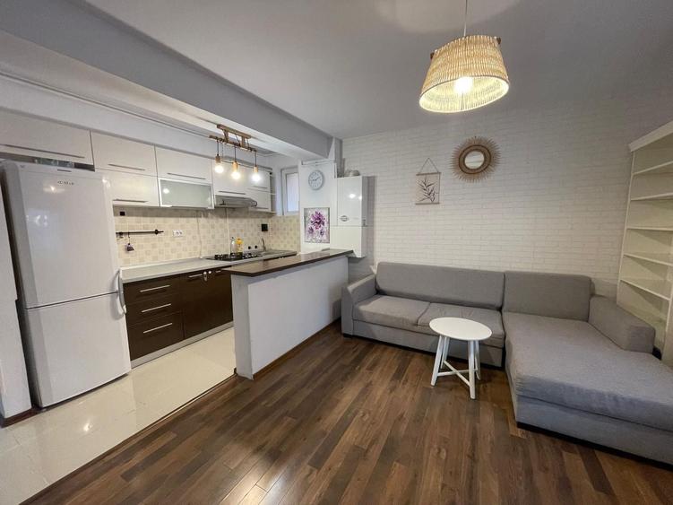 Apartament cu 2 camere decomandat, mobilat în Central