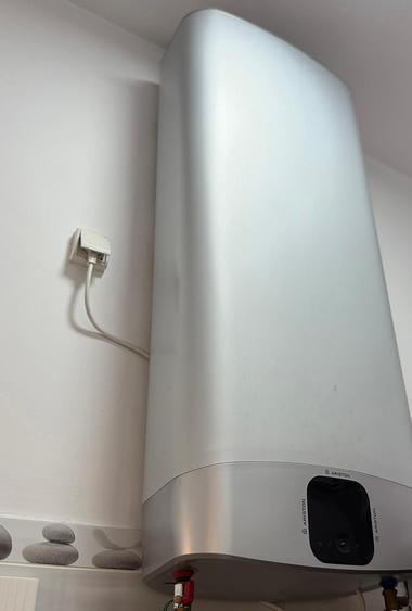 Apartament cu 3 camere semidecomandat în Universitate