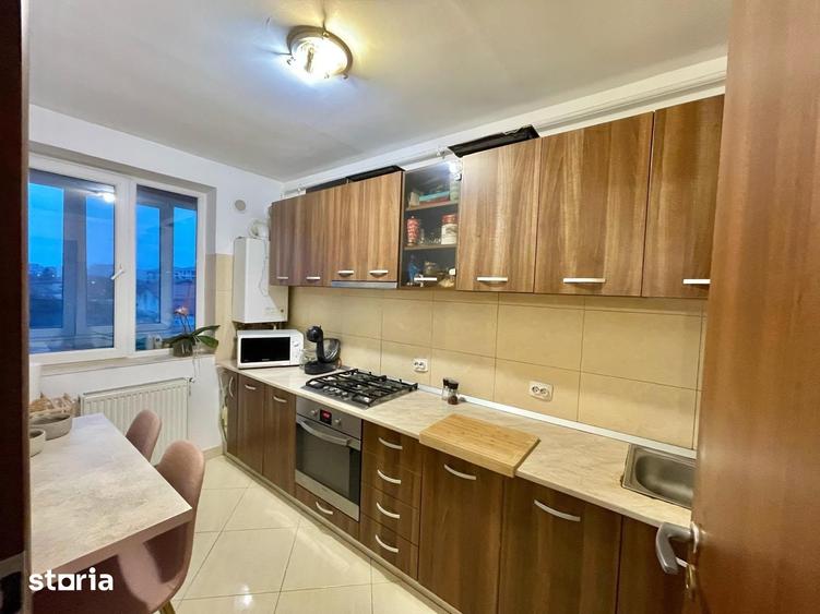 Apartament cu 3 camere în Apărătorii Patriei