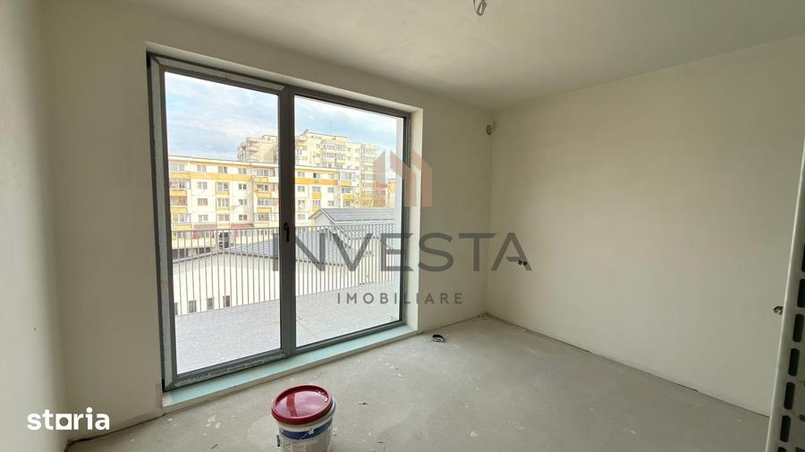Apartament cu 4 camere semidecomandat în Între Lacuri
